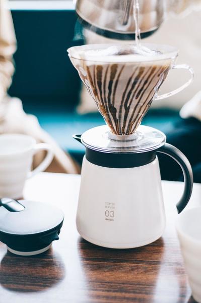 Hario V60 03 Insulated Stainless Steel Server 800 ML - Hario V60 03 Yalıtımlı Paslanmaz Servis Sürahisi 800 ML Beyaz